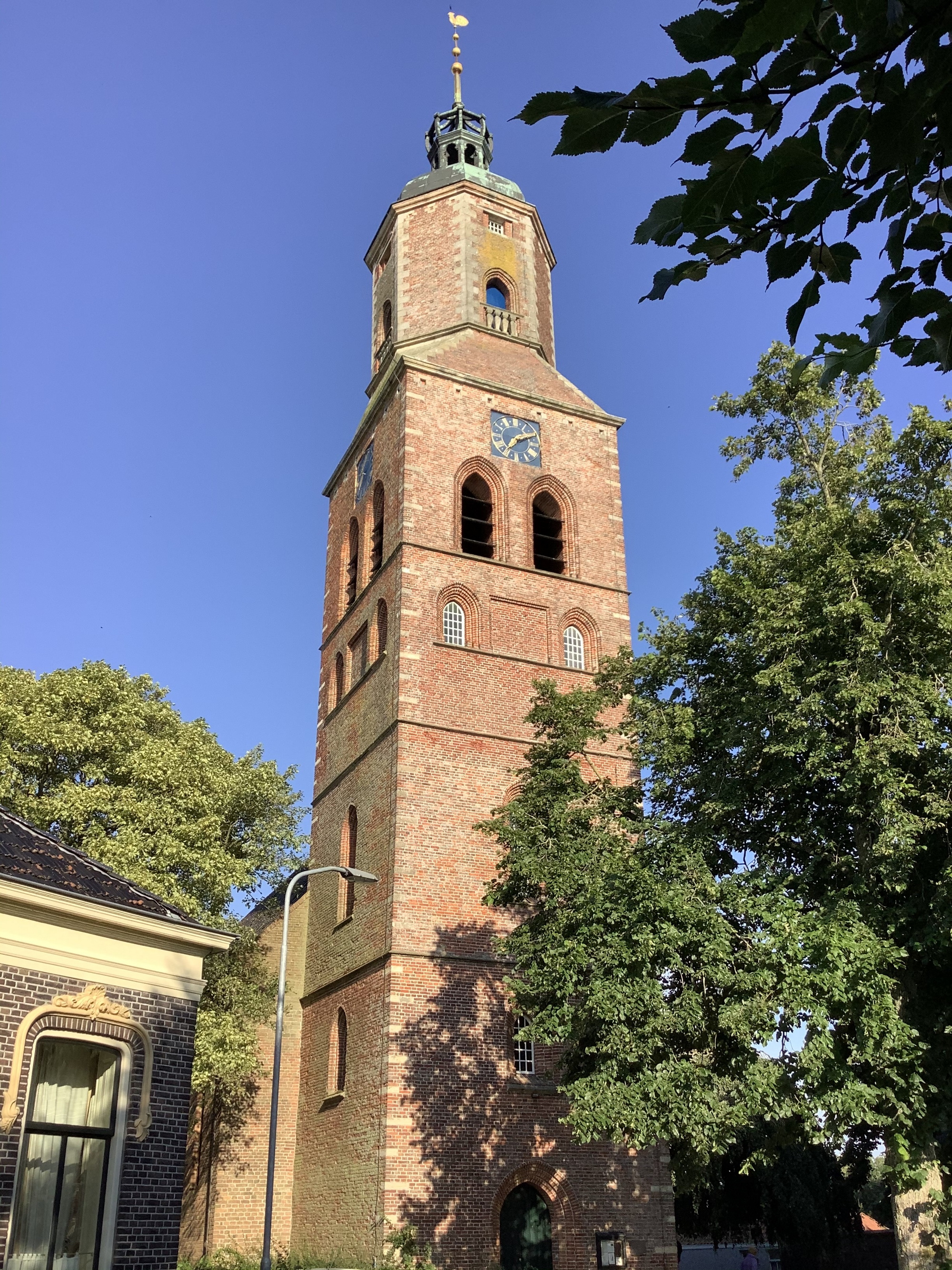 De majestueuze toren van de Sebastianus en Fabianus kerk van Eenrum. Foto: ©Jur Kuipers